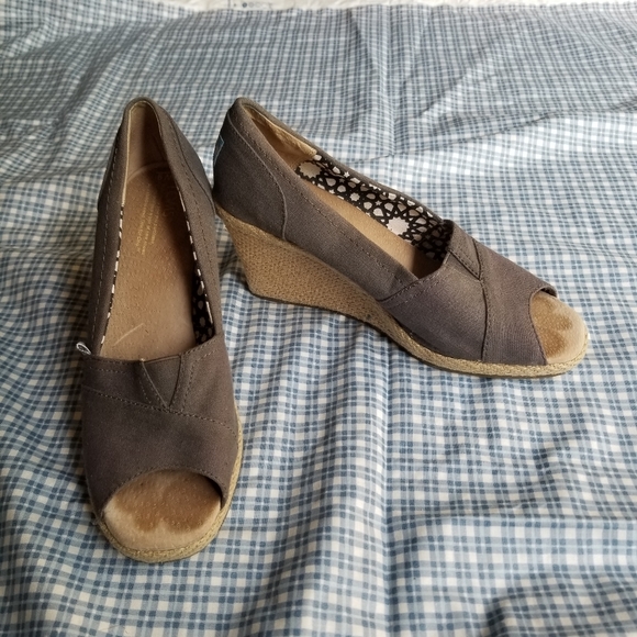 Toms Shoes - TOMS grey wedge sandals size 9